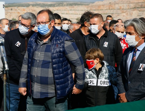 Foto - Enkaz'dan çıkarılan Ayda'nın annesi toprağa verildi