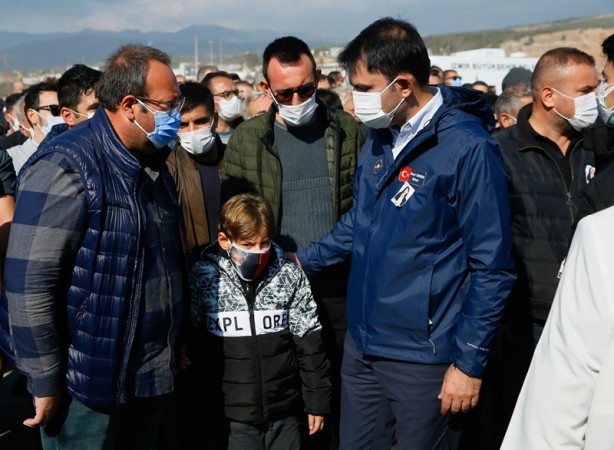 Foto - Enkaz'dan çıkarılan Ayda'nın annesi toprağa verildi