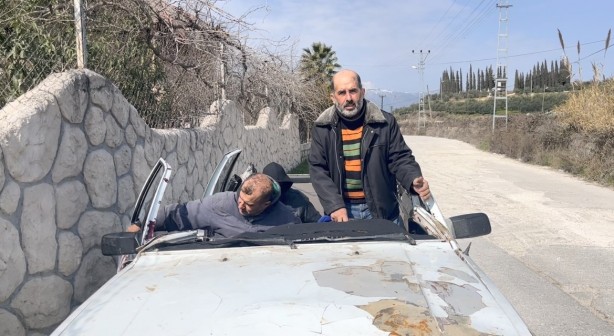 Foto - Enkazdan çıkarttığı yarım aracıyla trafikte görüntülendi! 'Tehlikeli ama...'