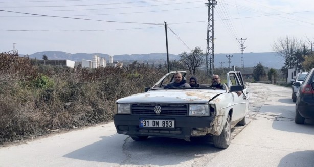 Foto - Enkazdan çıkarttığı yarım aracıyla trafikte görüntülendi! 'Tehlikeli ama...'