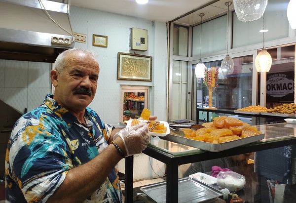 Foto - Enkazdan çıktı hayata böyle tutundu