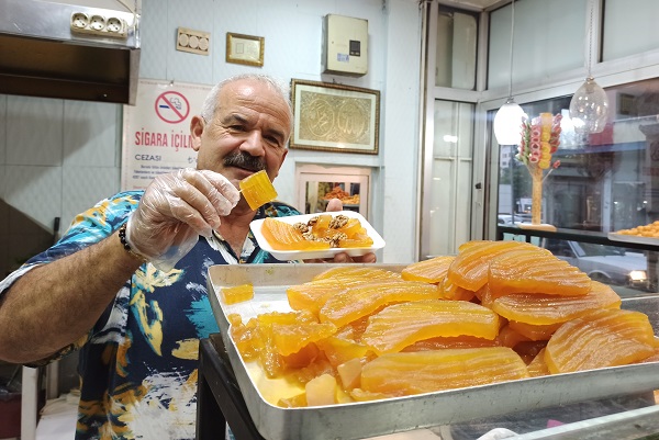Foto - Enkazdan çıktı hayata böyle tutundu