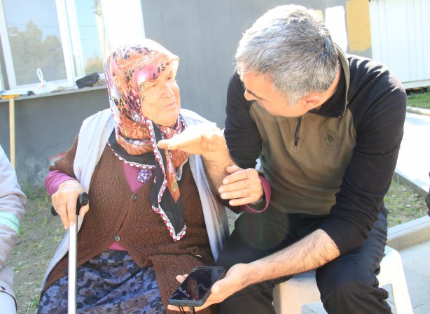 Foto - Enkazdan kurtarılan 88 yaşındaki Ümmühan nine yaşadıklarını gözyaşlarıyla anlattı