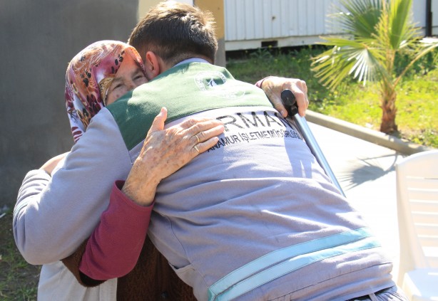 Foto - Enkazdan kurtarılan 88 yaşındaki Ümmühan nine yaşadıklarını gözyaşlarıyla anlattı