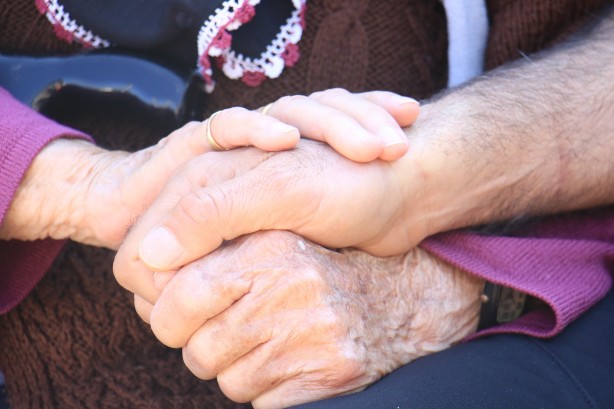 Foto - Enkazdan kurtarılan 88 yaşındaki Ümmühan nine yaşadıklarını gözyaşlarıyla anlattı