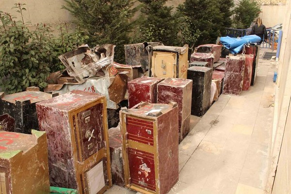 Foto - Enkazdan tam 100 adet çıktı | Hepsi polis korumasında