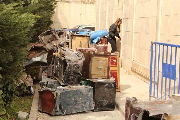 Foto - Enkazdan tam 100 adet çıktı | Hepsi polis korumasında