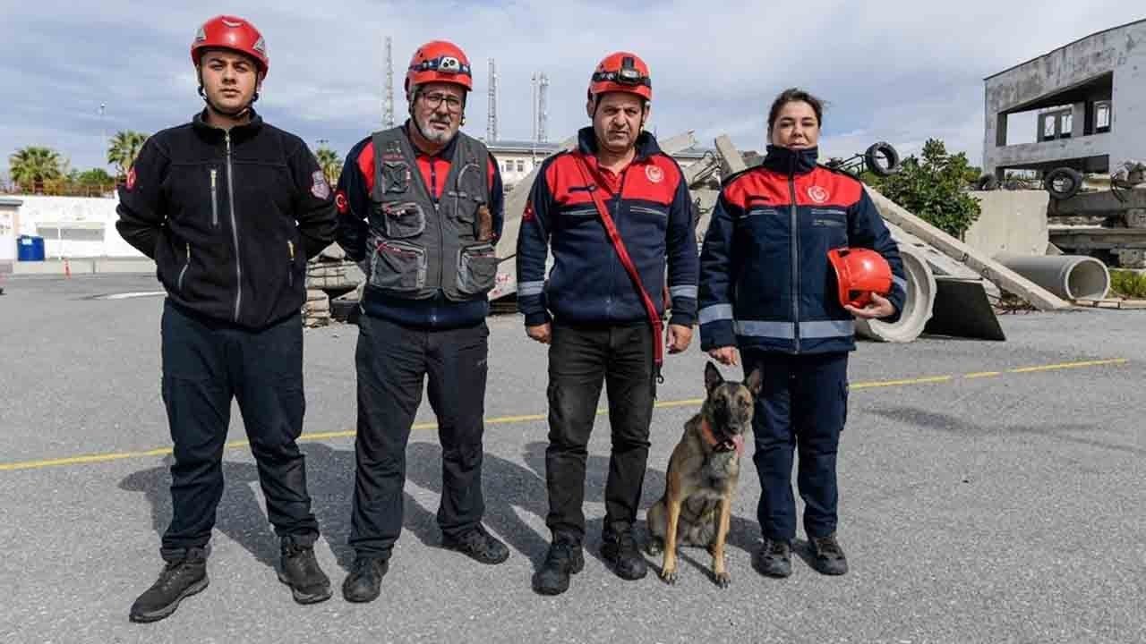 Foto - Enkazdan umuda uzanan eller: Evladını depremde kaybeden anne itfaiyeci oldu