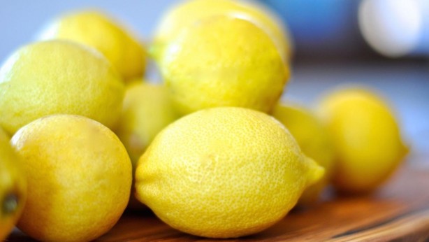 Foto - Ensede limon gezdirmenin öyle faydaları ortaya çıktı ki… Yapan, olanlara inanamıyor! İşte hayrete düşüren o formül