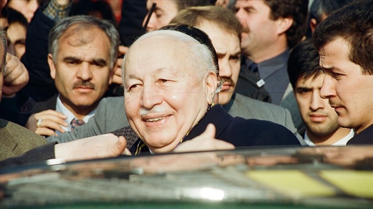 Erbakan Hoca’nın efsane Mercedes’i rekor fiyata satıldı! Elde edilen gelirle bakın ne yapılacak