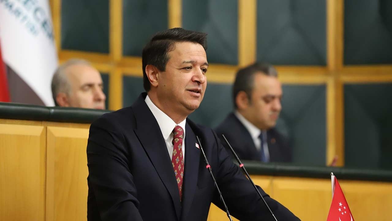 Erbakan Hoca’nın koltuğunda oturanların haline bak! Saadet Partisi lideri Meclis kürsüsüne böyle çıktı, görüntüler olay oldu