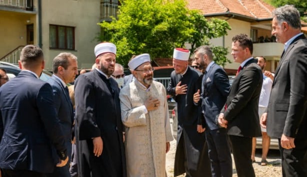 Erbaş'tan Karadağ'da önemli mesajlar: Hem Kur'an hem de hadisin müjdesine nail olmak için...