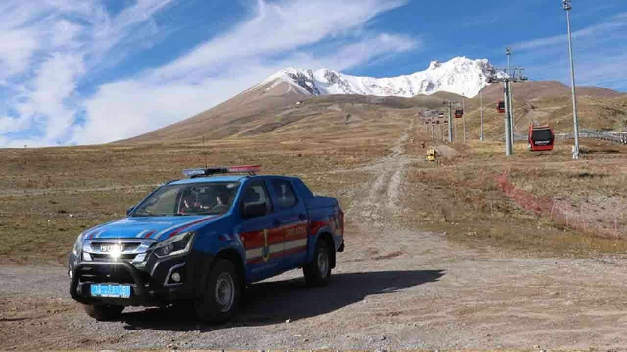 Erciyes'te zirve tırmanışında kaza: 2 dağcı için arama kurtarma operasyonu