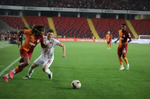 Foto - Erden Timur Nelsson ve Boey'den sonra yıldız oyuncuyu da istiyor! Galatasaray'da transfer harekatı başladı, işte son gelişmeler....