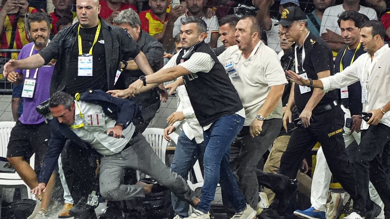 Foto - Erden Timur’dan çok büyük ayıp! Tepki yağıyor resmen: Hem Dursun Özbek hem Ali Koç mu? 