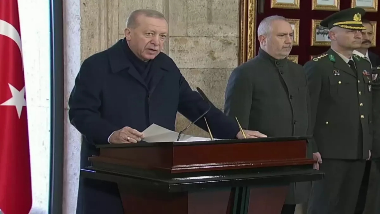 Erdoğan, Anıtkabir’de! İşte Özel Defter’e yazdığı dikkat çeken not 