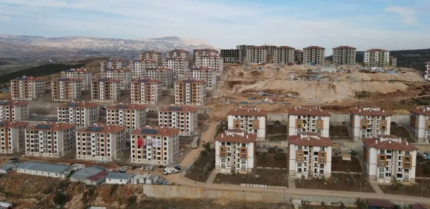 Foto - Erdoğan dediyse yapar! Depremin merkez üssü 1 yılda ayağa kalktı… Konutların teslimini Erdoğan yapacak