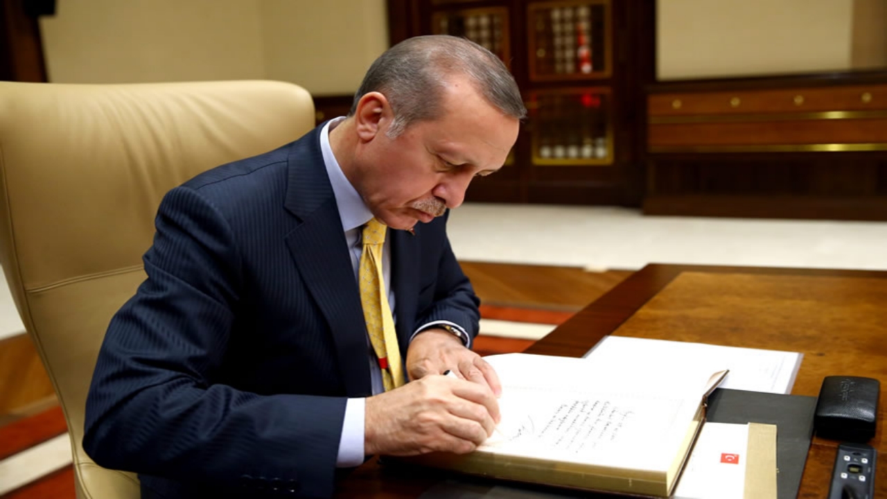 Erdoğan gece yarısı imzaladı! O kurumların kapısına kilit vuruldu