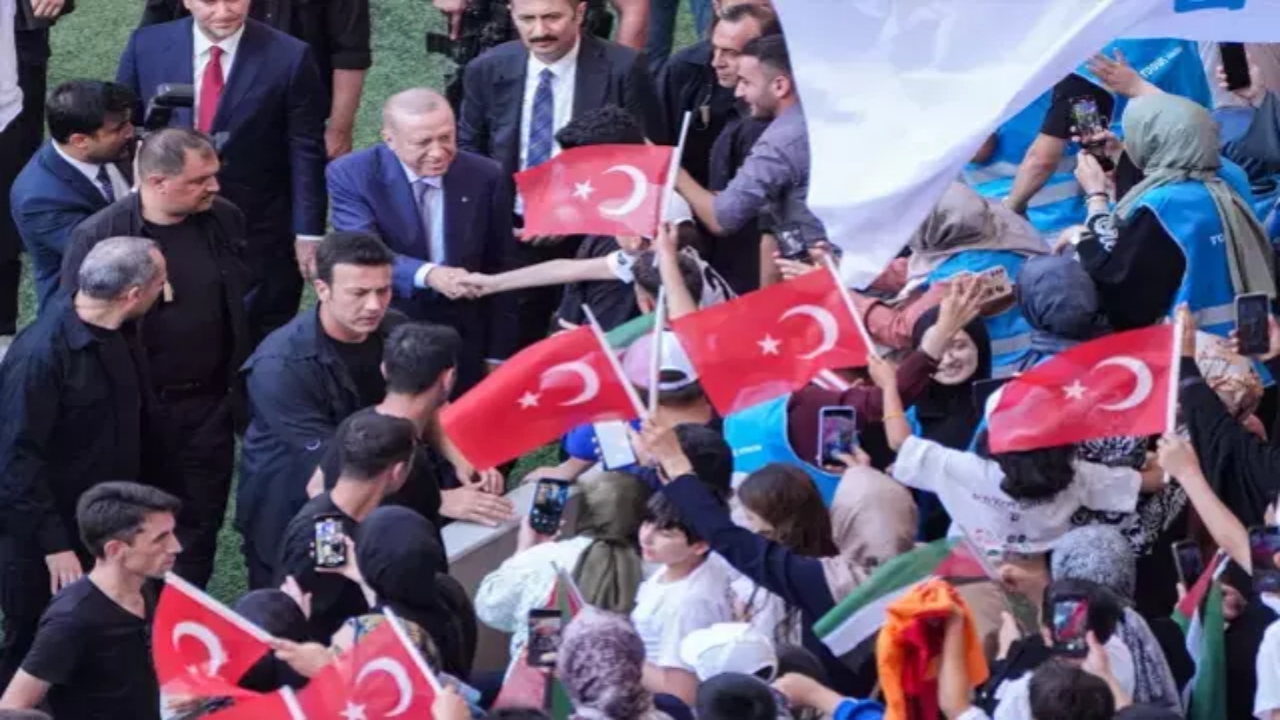 Foto - Erdoğan için statta yapılan koreografi olay oldu! İki yanına öyle şeyler koydular ki, gören dönüp bir daha baktı 