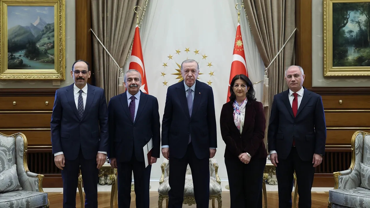 Foto - Erdoğan ile DEM heyeti arasındaki tarihi görüşmenin şifreleri ortaya çıktı! Olay MİT mesajı ve Sırrı Süreyya Önder detayı