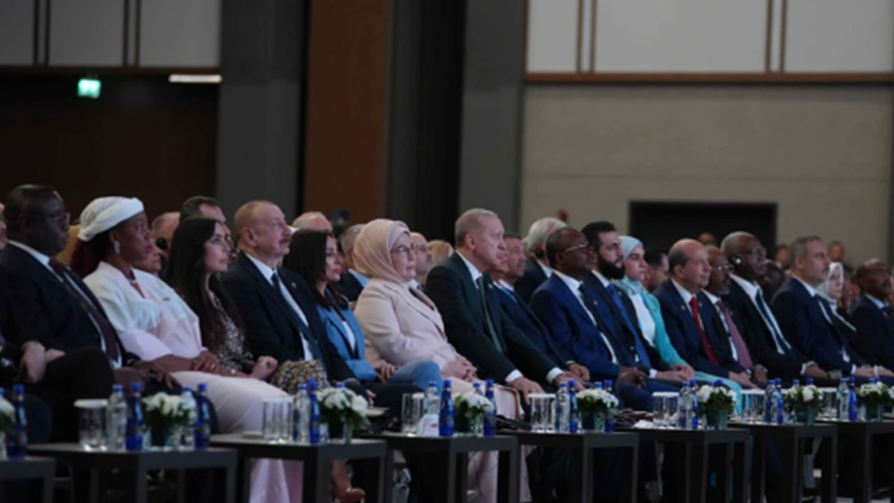 Foto - Erdoğan 'İsrail terör devletidir' dedi! Salonda bulunan El Şara bakın ne yaptı