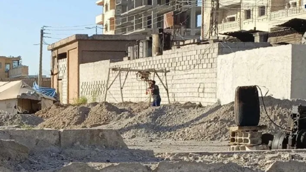 Foto - Erdoğan: ‘Kılıç kınından çıkarsa…’ demişti. YPG’yi operasyon korkusu sardı! Tünel kazmaya başladılar