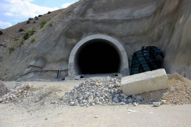 Foto - Erdoğan müjdeyi verdi! Pirinkayalar Tüneli’nde sona gelindi