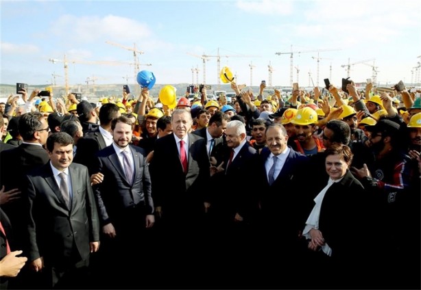 Foto - ​Erdoğan şantiyeye indi