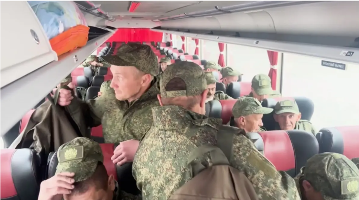 Foto - Erdoğan yine başardı! Rusya-Ukrayna esir takası gerçekleşti