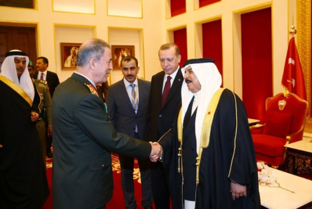 Foto - Erdoğan’a Şeyh İsa bin Salman Al Halife Madalyası