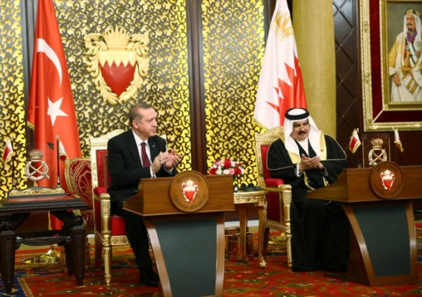 Foto - Erdoğan’a Şeyh İsa bin Salman Al Halife Madalyası