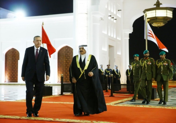 Foto - Erdoğan’a Şeyh İsa bin Salman Al Halife Madalyası