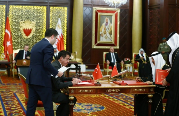 Foto - Erdoğan’a Şeyh İsa bin Salman Al Halife Madalyası