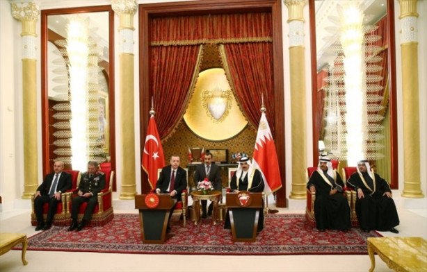 Foto - Erdoğan’a Şeyh İsa bin Salman Al Halife Madalyası