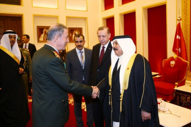 Foto - Erdoğan’a Şeyh İsa bin Salman Al Halife Madalyası