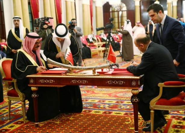 Foto - Erdoğan’a Şeyh İsa bin Salman Al Halife Madalyası