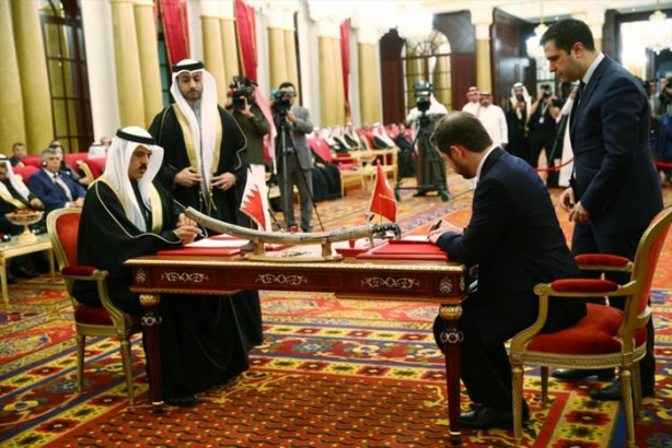 Foto - Erdoğan’a Şeyh İsa bin Salman Al Halife Madalyası