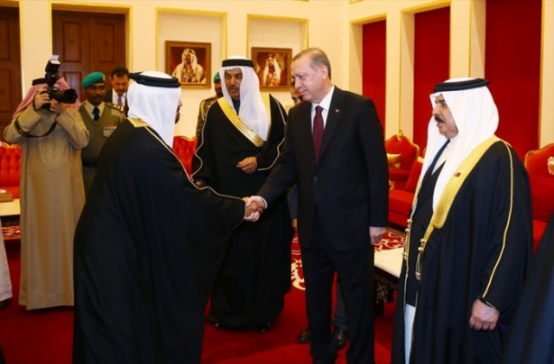 Foto - Erdoğan’a Şeyh İsa bin Salman Al Halife Madalyası