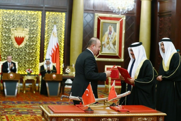 Foto - Erdoğan’a Şeyh İsa bin Salman Al Halife Madalyası
