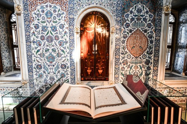 Foto - Erdoğan’dan çok değerli hediye! Mukaddes Emanetler Dairesi’ne bakın ne hediye etti