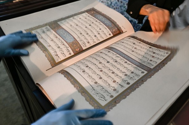 Foto - Erdoğan’dan çok değerli hediye! Mukaddes Emanetler Dairesi’ne bakın ne hediye etti