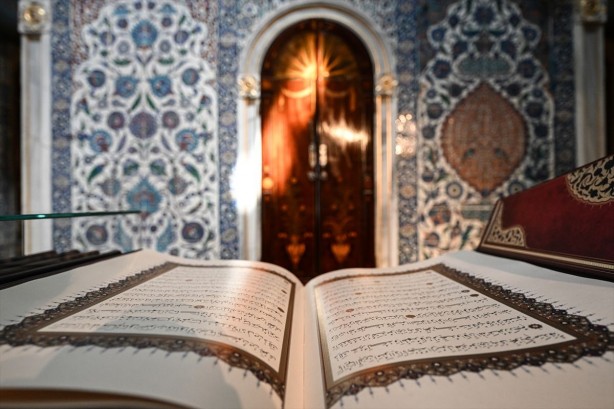 Foto - Erdoğan’dan çok değerli hediye! Mukaddes Emanetler Dairesi’ne bakın ne hediye etti