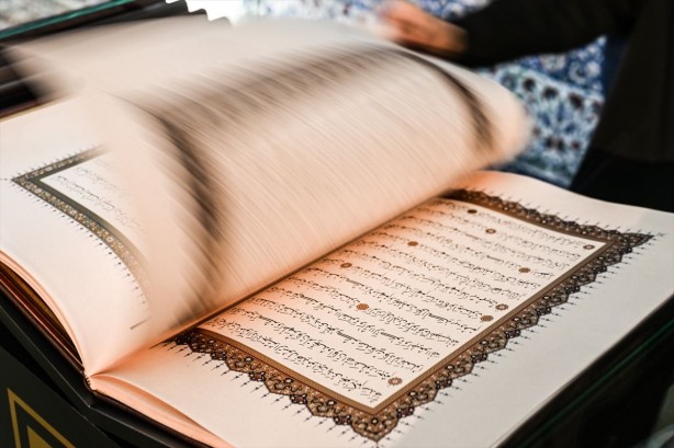 Foto - Erdoğan’dan çok değerli hediye! Mukaddes Emanetler Dairesi’ne bakın ne hediye etti