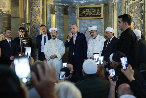 Erdoğan’dan çok değerli hediye! Mukaddes Emanetler Dairesi’ne bakın ne hediye etti