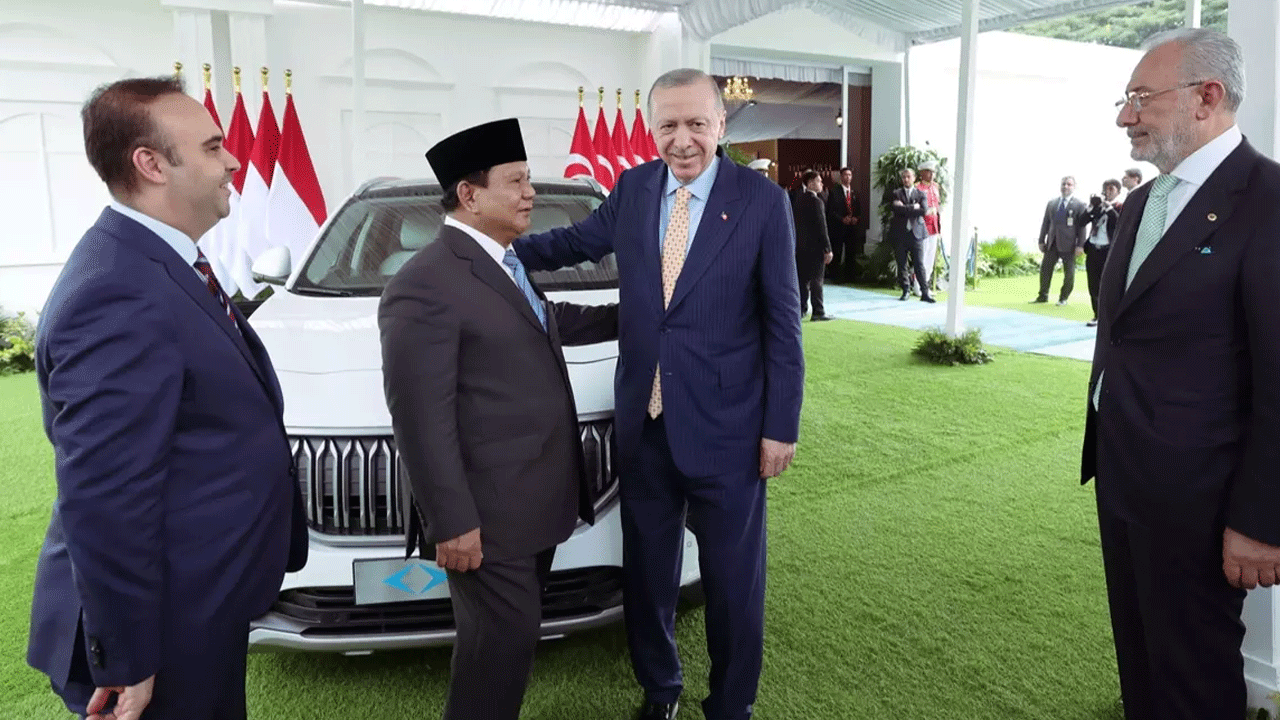 Erdoğan'dan Endonezya lideri Subianto'ya sürpriz hediye