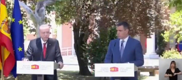 Foto - Erdoğan'dan o gazeteciye müthiş ayar: Başını sallama ben sallamıyorum