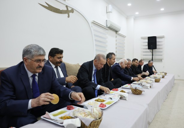 Foto - Erdoğan'dan Pendik'te Cemevi'ne 10 Muharrem ziyareti
