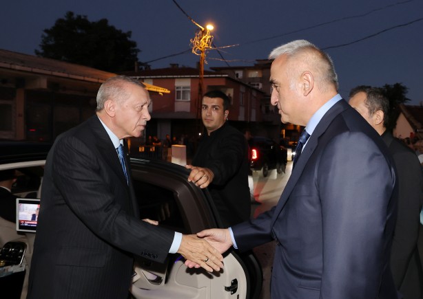 Erdoğan'dan Pendik'te Cemevi'ne 10 Muharrem ziyareti