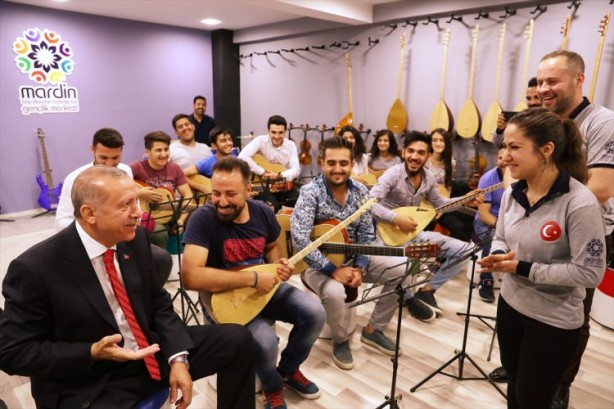 Foto - Erdoğan'dan sürpriz ziyaret! Masa tenisi oynadı