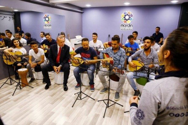 Foto - Erdoğan'dan sürpriz ziyaret! Masa tenisi oynadı